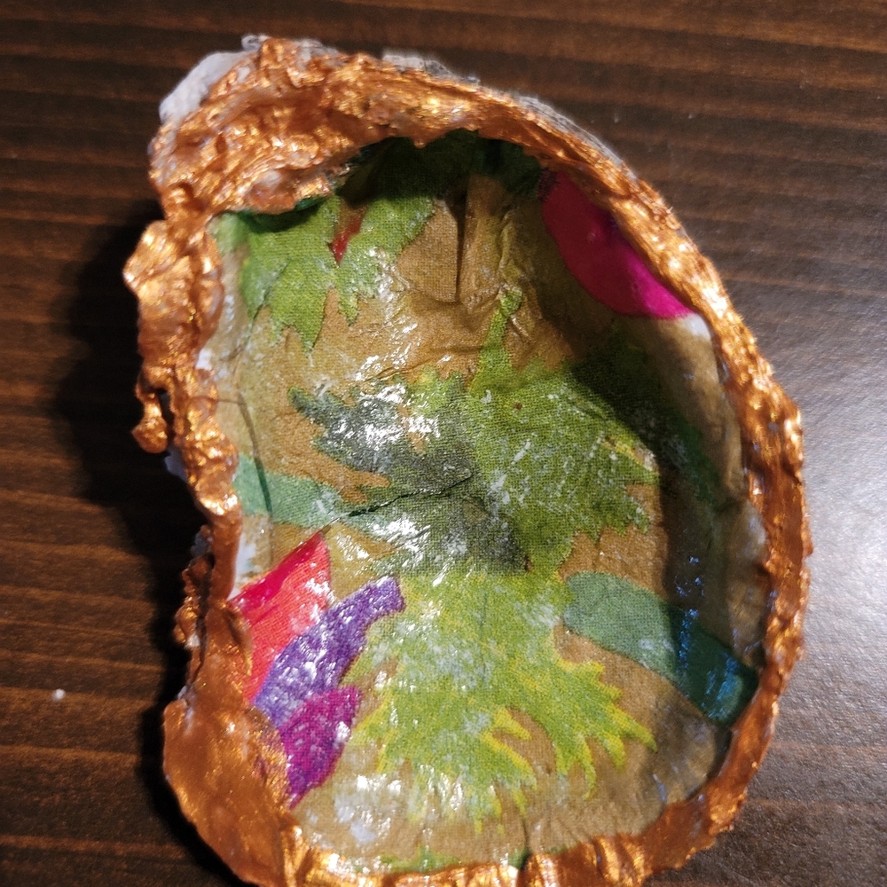 Oyster shell ornament and/or trinket tray. - Picture 1 of 1